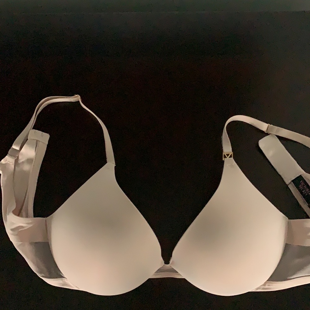 Victoria’s Secret Uplift Plunge 34C nude bra with 2-way straps